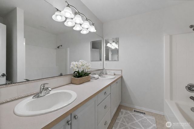 31502 40th Avenue S, Roy, WA 98580