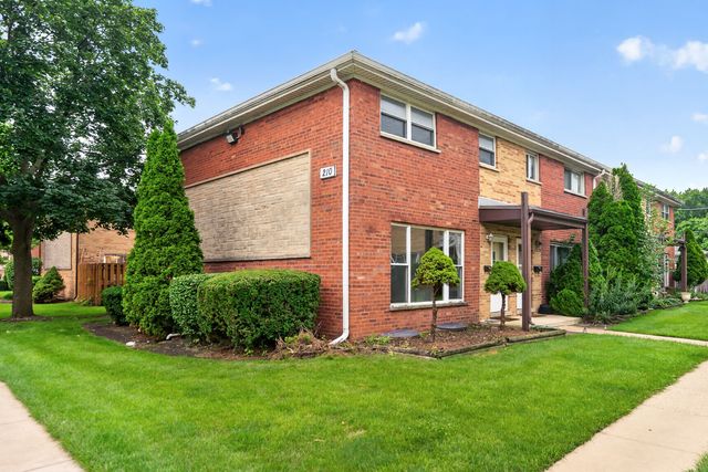 210 Linn Court A, North Aurora, IL 60542