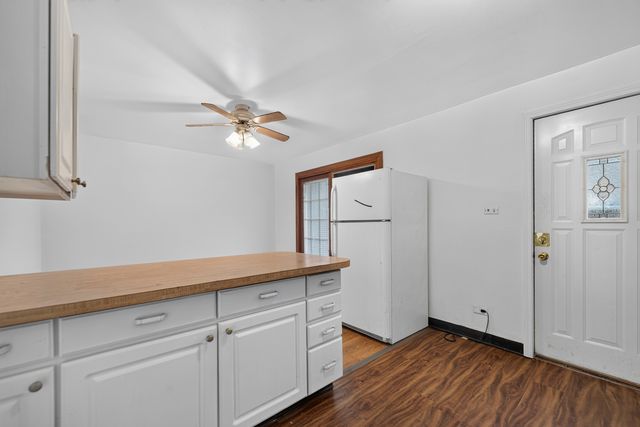 210 Linn Court A, North Aurora, IL 60542
