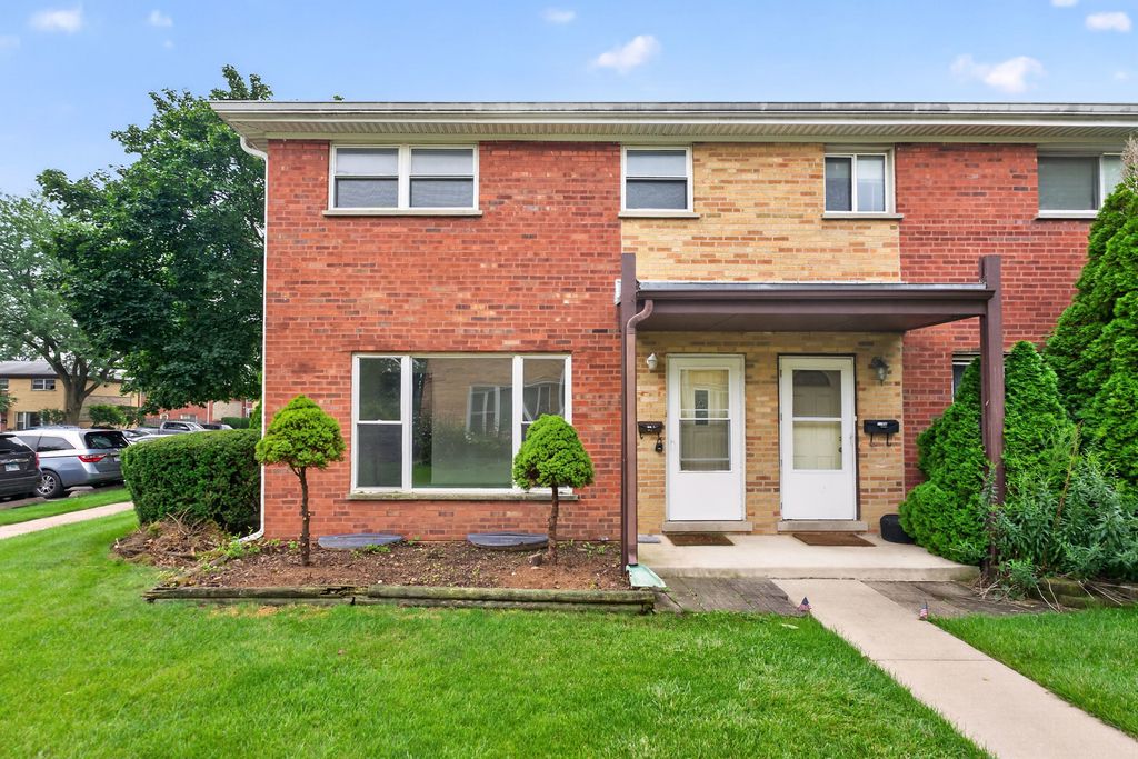 210 Linn Court A, North Aurora, IL 60542