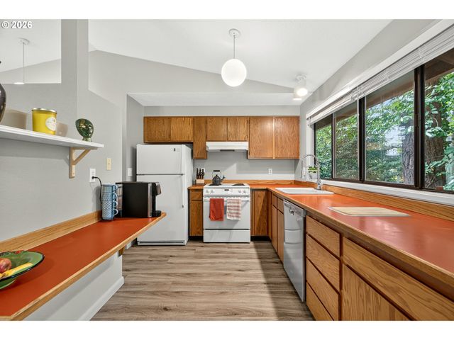 7189 Sw CHILDS Rd, Lake Oswego, OR 97035