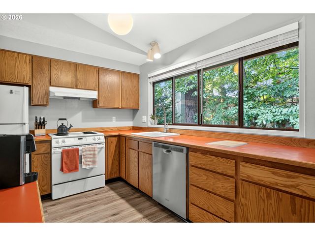7189 Sw CHILDS Rd, Lake Oswego, OR 97035