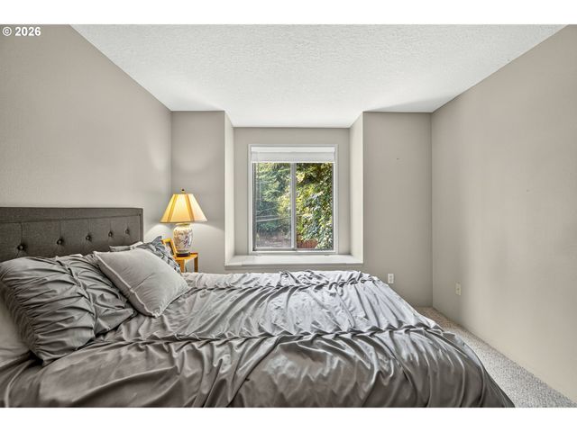 7189 Sw CHILDS Rd, Lake Oswego, OR 97035