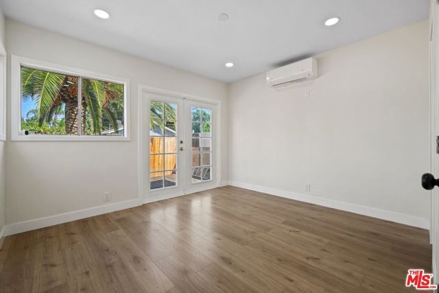 21009 Saticoy Street, Canoga Park (los Angeles), CA 91304