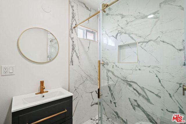 21009 Saticoy Street, Canoga Park (los Angeles), CA 91304