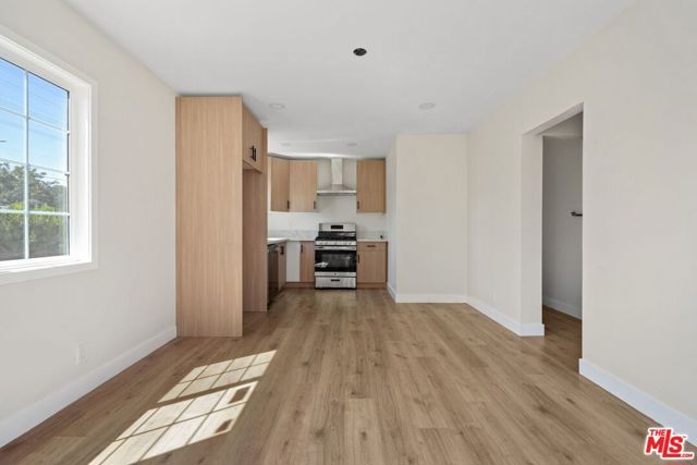 21009 Saticoy Street, Canoga Park (los Angeles), CA 91304