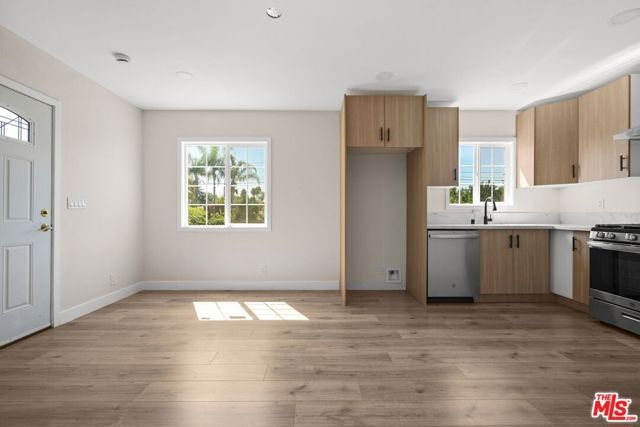 21009 Saticoy Street, Canoga Park (los Angeles), CA 91304