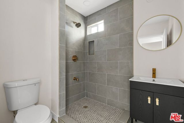 21009 Saticoy Street, Canoga Park (los Angeles), CA 91304