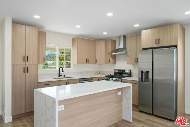 21009 Saticoy Street, Canoga Park (los Angeles), CA 91304