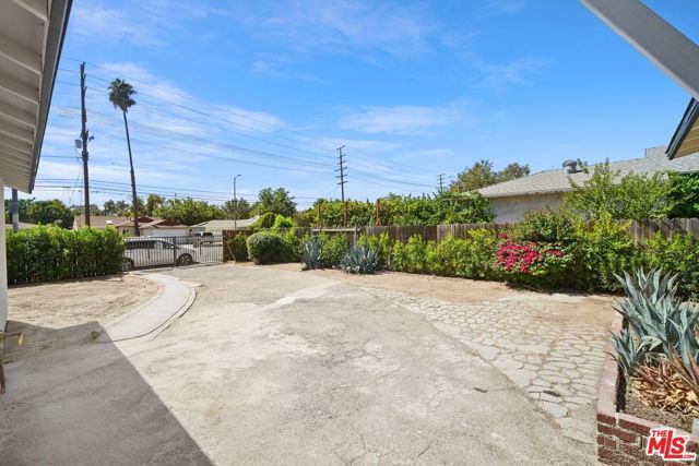 21009 Saticoy Street, Canoga Park (los Angeles), CA 91304