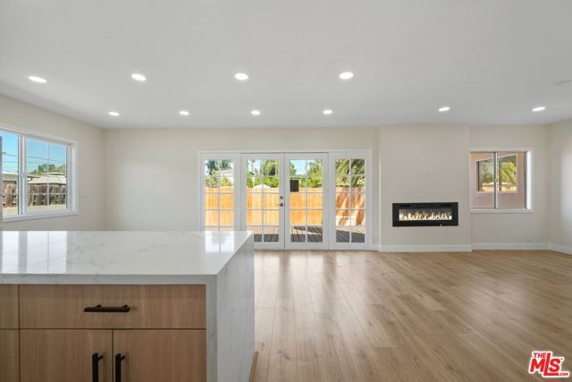 21009 Saticoy Street, Canoga Park (los Angeles), CA 91304