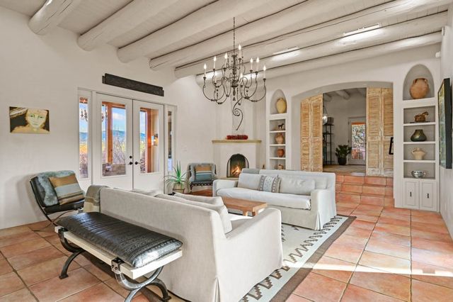 9 S Camino Don Carlos, Santa Fe, NM 87506