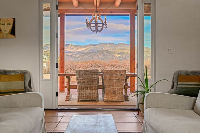 9 S Camino Don Carlos, Santa Fe, NM 87506