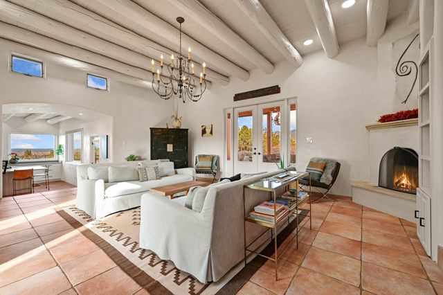 9 S Camino Don Carlos, Santa Fe, NM 87506