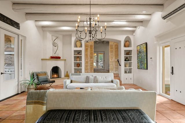 9 S Camino Don Carlos, Santa Fe, NM 87506