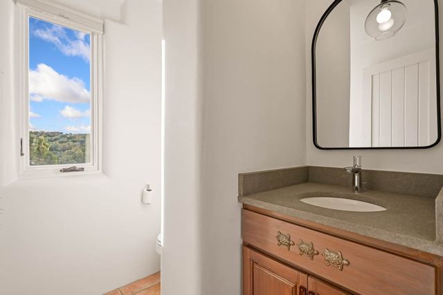 9 S Camino Don Carlos, Santa Fe, NM 87506