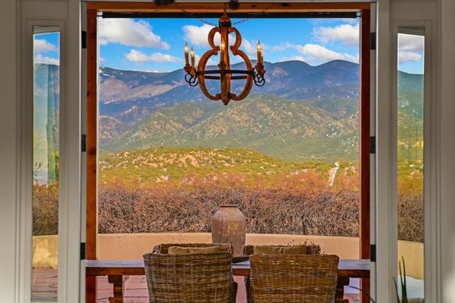 9 S Camino Don Carlos, Santa Fe, NM 87506