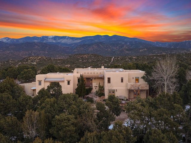 9 S Camino Don Carlos, Santa Fe, NM 87506