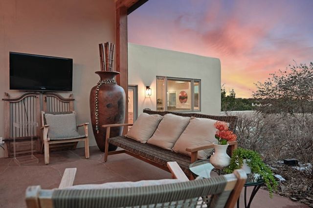 9 S Camino Don Carlos, Santa Fe, NM 87506