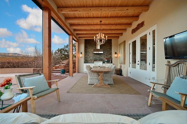 9 S Camino Don Carlos, Santa Fe, NM 87506