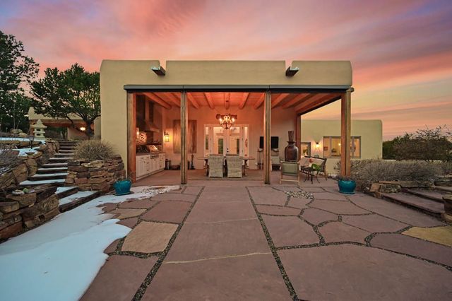 9 S Camino Don Carlos, Santa Fe, NM 87506