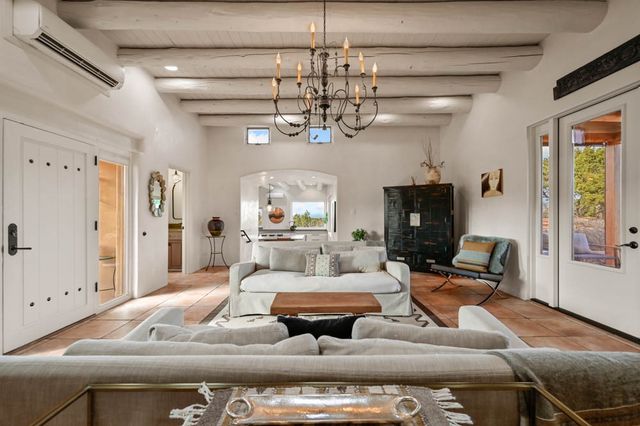 9 S Camino Don Carlos, Santa Fe, NM 87506