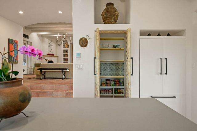 9 S Camino Don Carlos, Santa Fe, NM 87506