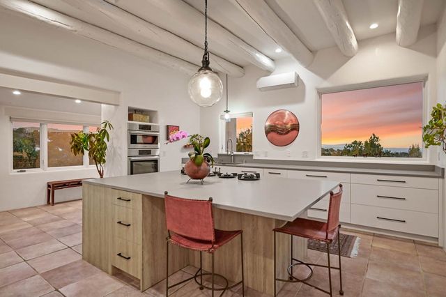 9 S Camino Don Carlos, Santa Fe, NM 87506