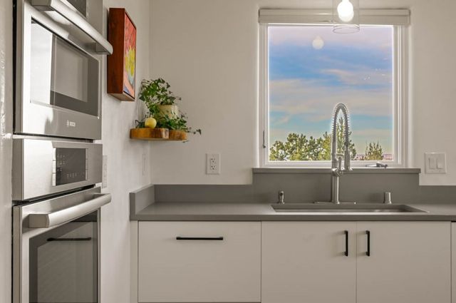 9 S Camino Don Carlos, Santa Fe, NM 87506