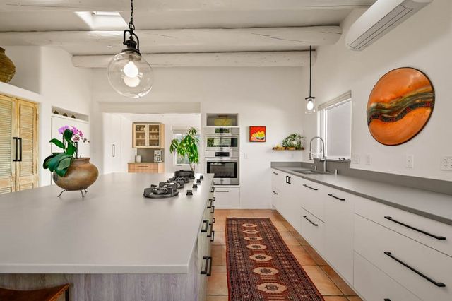 9 S Camino Don Carlos, Santa Fe, NM 87506