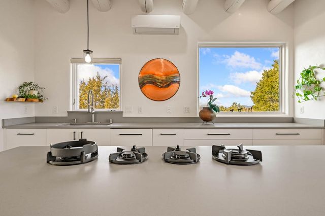 9 S Camino Don Carlos, Santa Fe, NM 87506