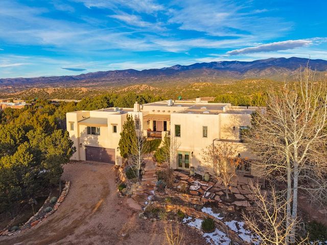 9 S Camino Don Carlos, Santa Fe, NM 87506