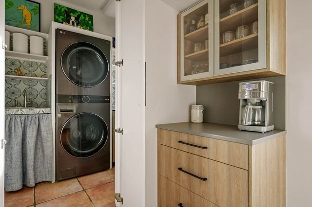 9 S Camino Don Carlos, Santa Fe, NM 87506