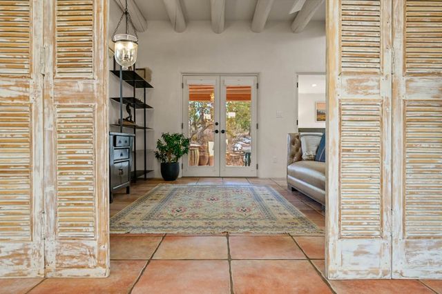 9 S Camino Don Carlos, Santa Fe, NM 87506