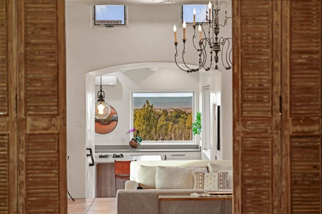 9 S Camino Don Carlos, Santa Fe, NM 87506