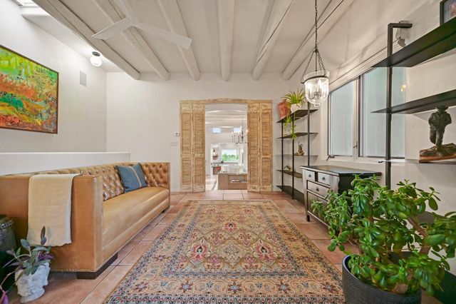 9 S Camino Don Carlos, Santa Fe, NM 87506