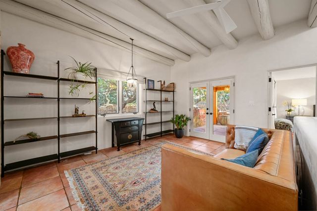 9 S Camino Don Carlos, Santa Fe, NM 87506