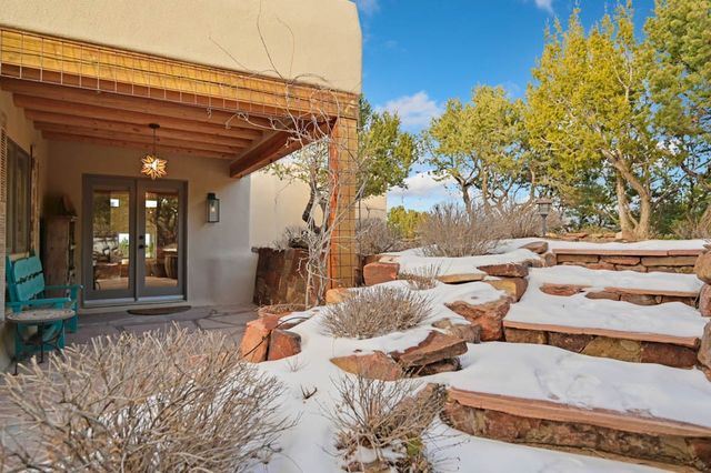 9 S Camino Don Carlos, Santa Fe, NM 87506