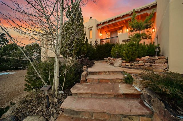 9 S Camino Don Carlos, Santa Fe, NM 87506