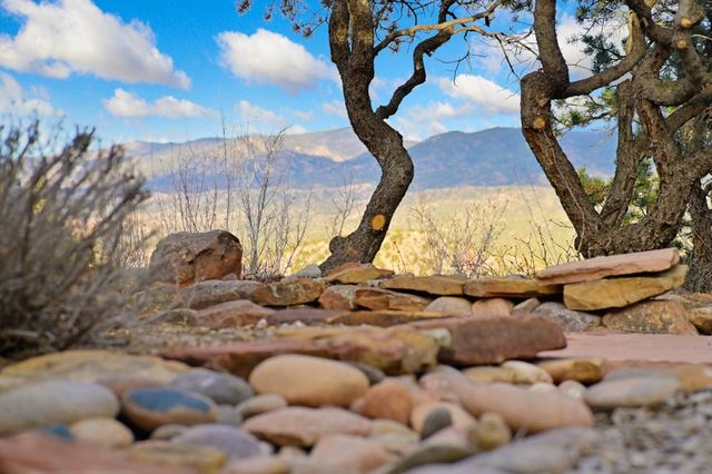 9 S Camino Don Carlos, Santa Fe, NM 87506