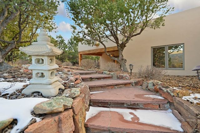 9 S Camino Don Carlos, Santa Fe, NM 87506
