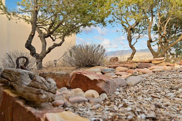 9 S Camino Don Carlos, Santa Fe, NM 87506