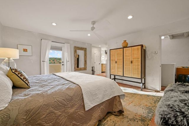 9 S Camino Don Carlos, Santa Fe, NM 87506