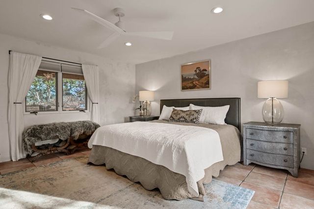 9 S Camino Don Carlos, Santa Fe, NM 87506