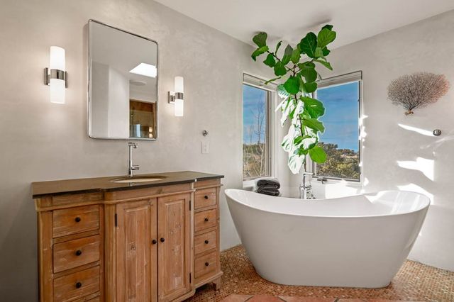 9 S Camino Don Carlos, Santa Fe, NM 87506