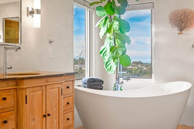 9 S Camino Don Carlos, Santa Fe, NM 87506