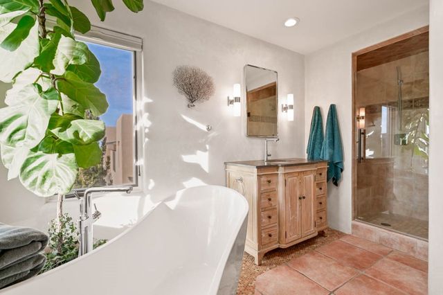 9 S Camino Don Carlos, Santa Fe, NM 87506