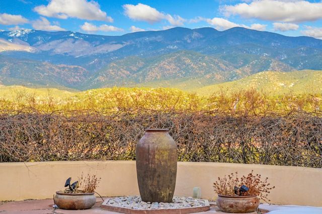 9 S Camino Don Carlos, Santa Fe, NM 87506