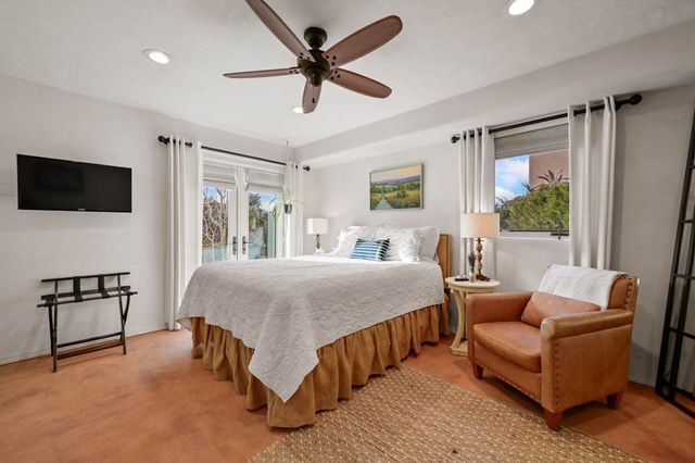 9 S Camino Don Carlos, Santa Fe, NM 87506