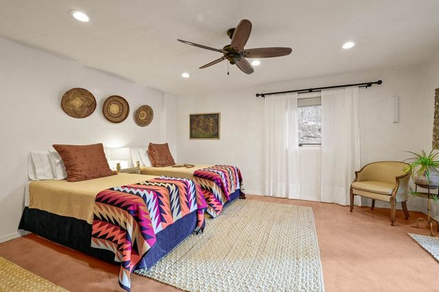 9 S Camino Don Carlos, Santa Fe, NM 87506